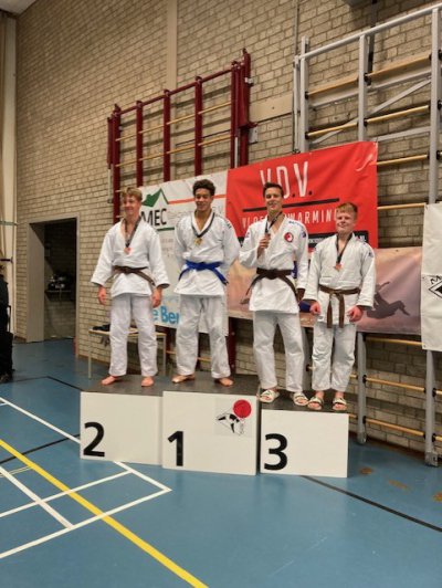 Klik voor een grotere weergave, Tom_derde_plaats_26-10-25.jpg